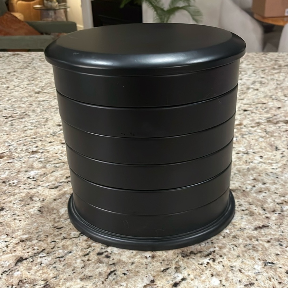 Jewelry box